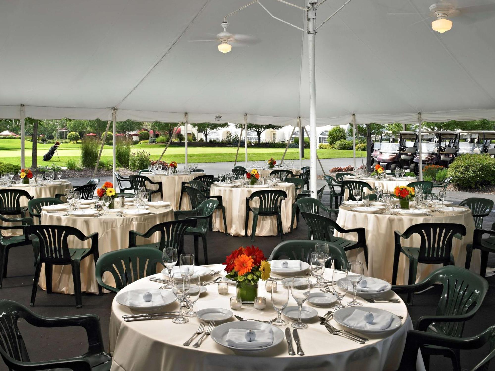 Hilton Chicago Oak Brook Hills Resort y Centro de Conferencias Exterior foto