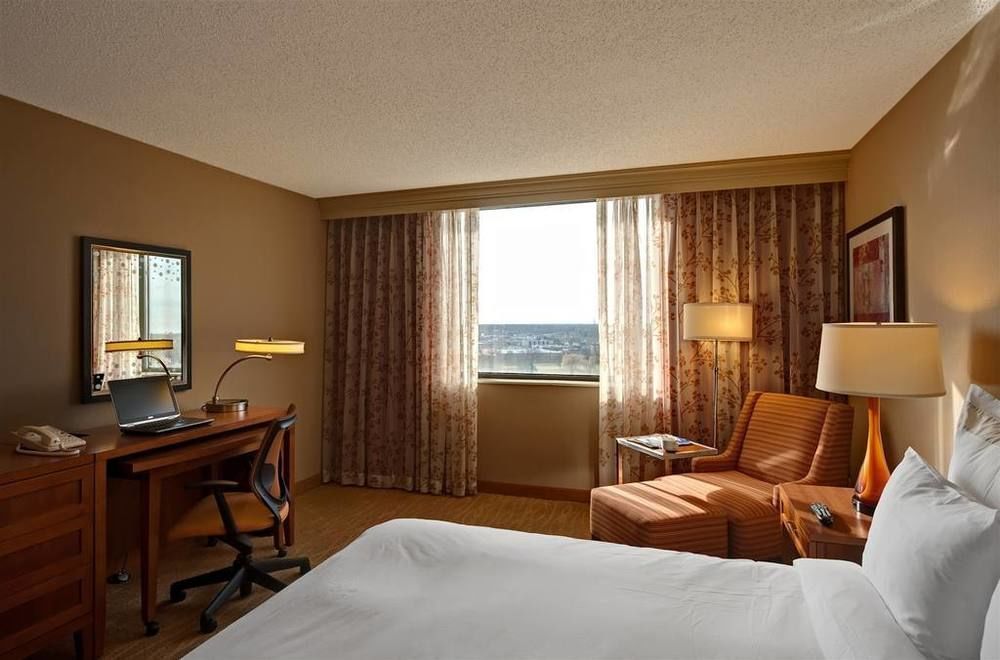 Hilton Chicago Oak Brook Hills Resort y Centro de Conferencias Exterior foto